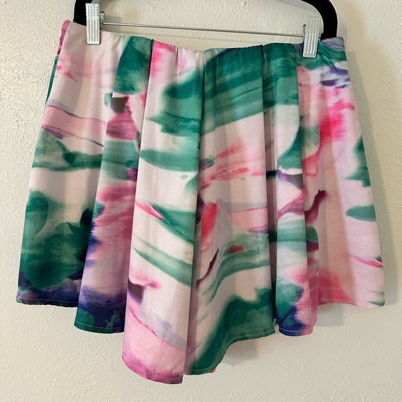Two piece multi color short and crop top set​​ - Picture 4 of 9